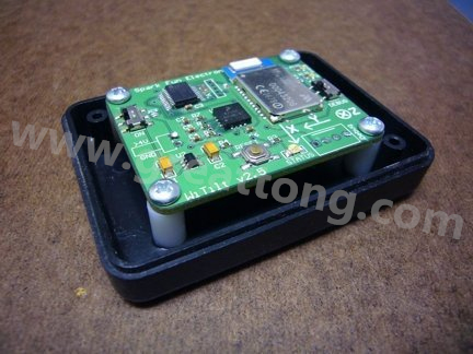 熱熔膠的牢固程度，對于非高振動的應用來說已經很足夠，而且如果你想要讓盒子另作他途，支架也可以拿掉，用酒精磨擦即可移除熱熔膠。